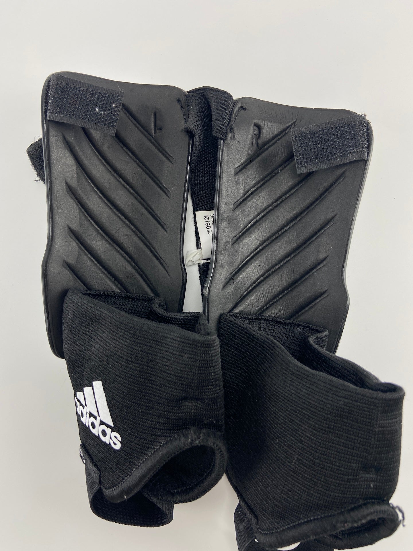 ADIDAS Caneleiras de futebol