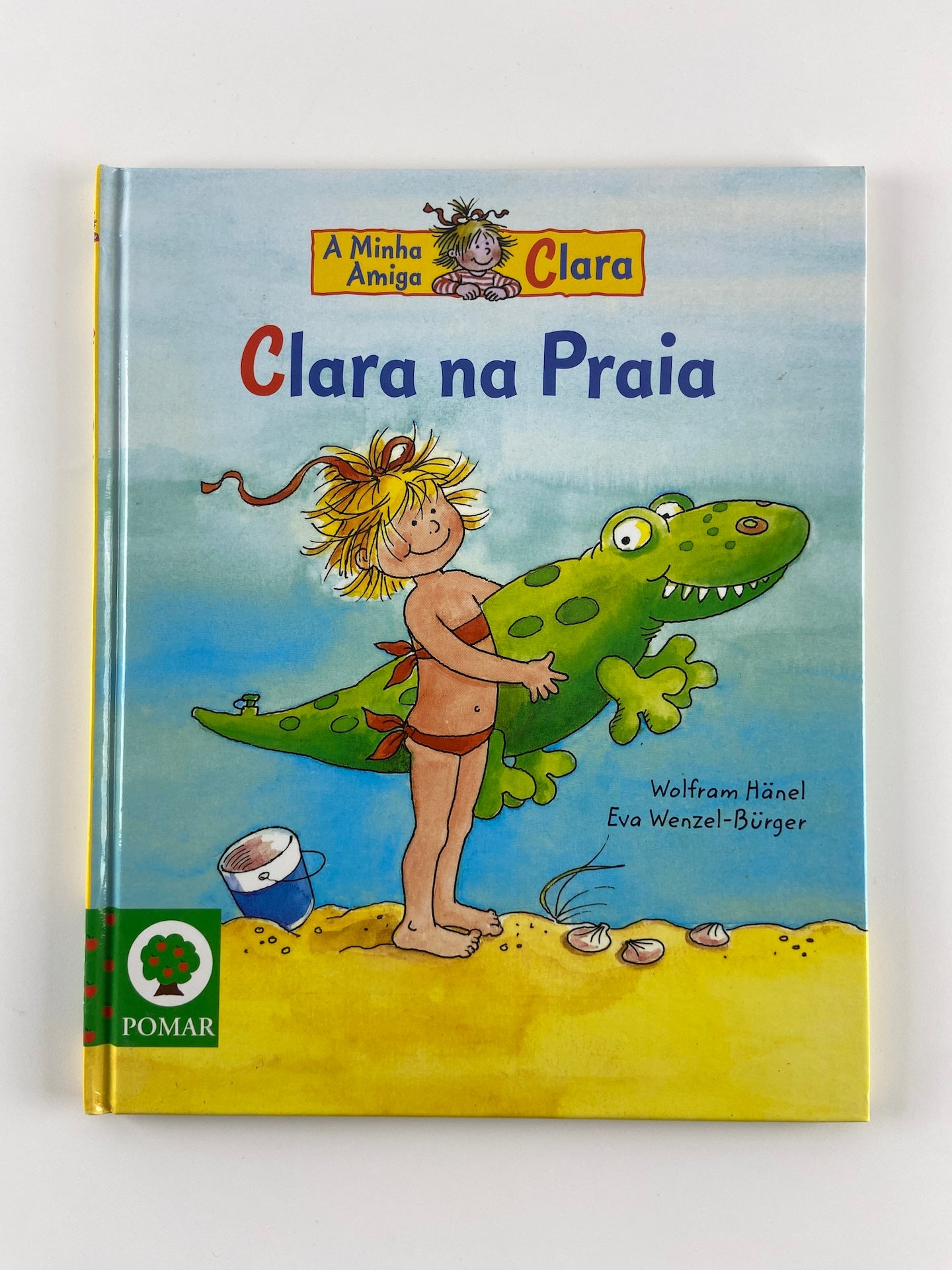 Clara na Praia de Liane Schneider