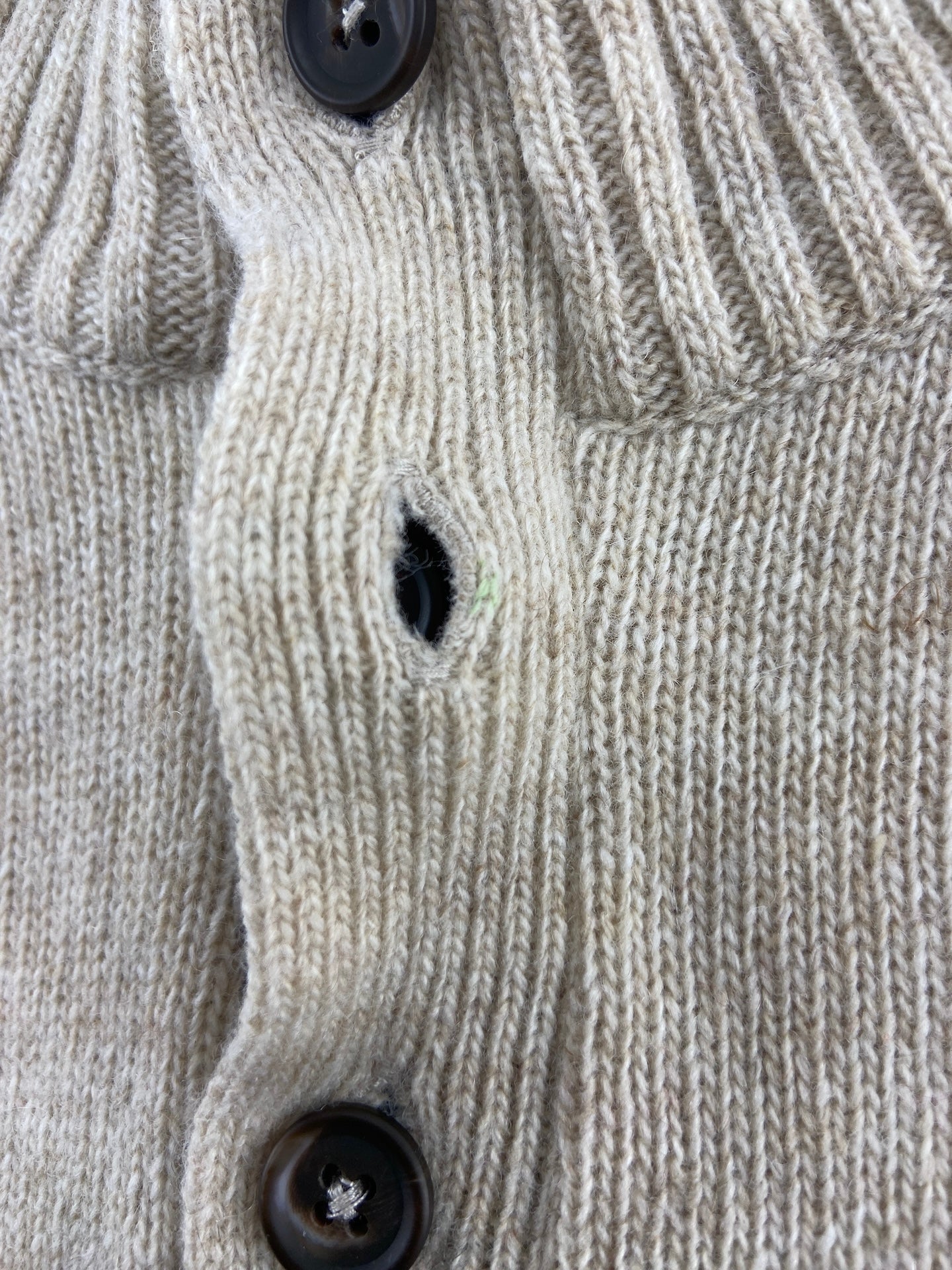ZIPPY Camisola | Pullover com botões na gola