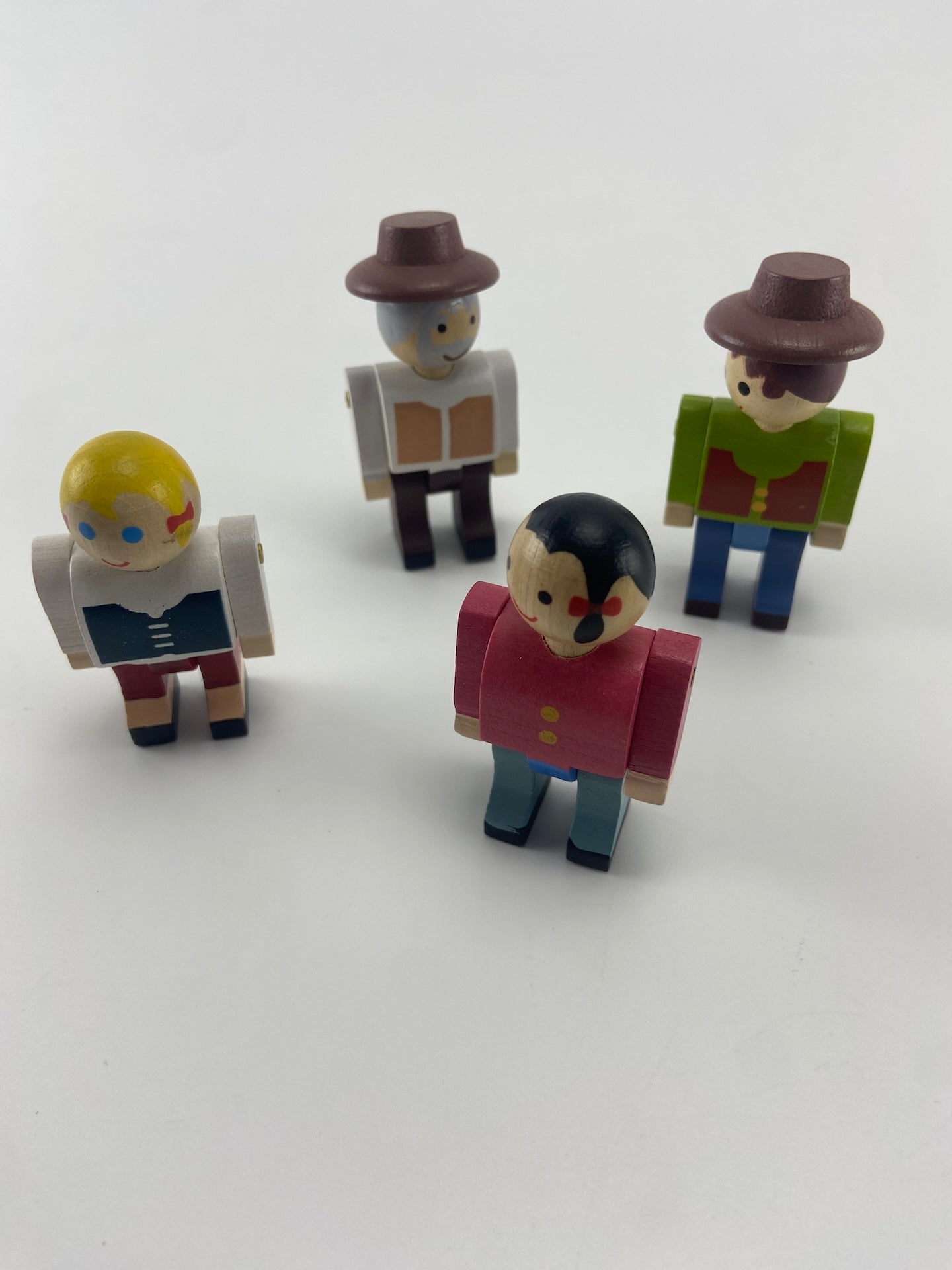 JEUJURA 4 Figuras em madeira