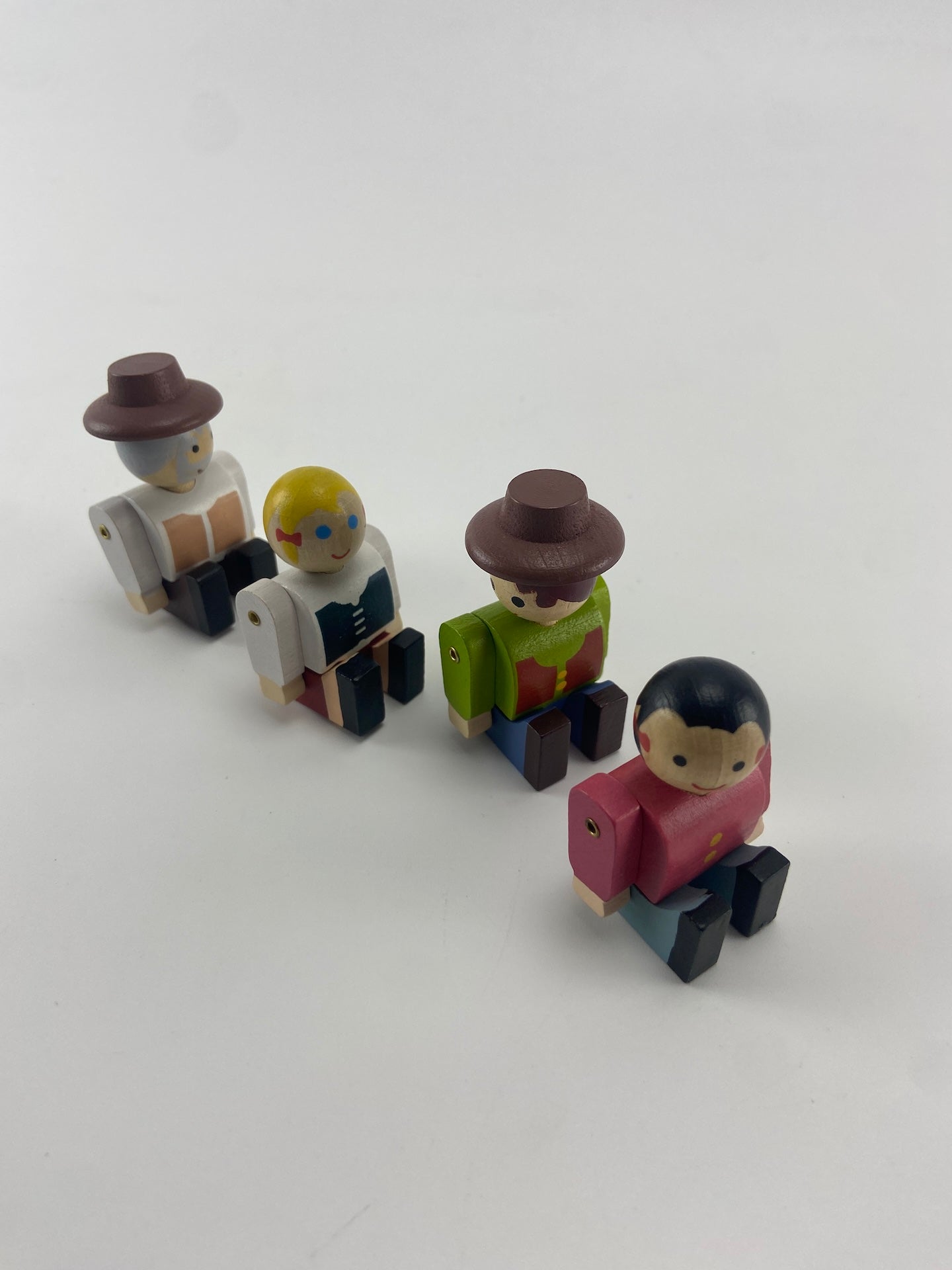 JEUJURA 4 Figuras em madeira