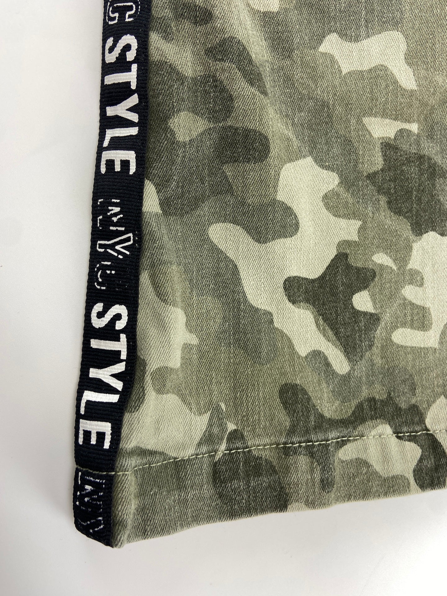 C&A Saia jardineiras camuflada