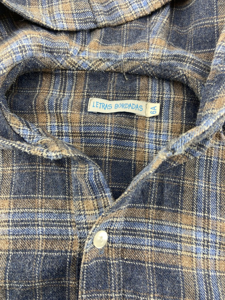 LETRAS BORDADAS Camisa de capuz