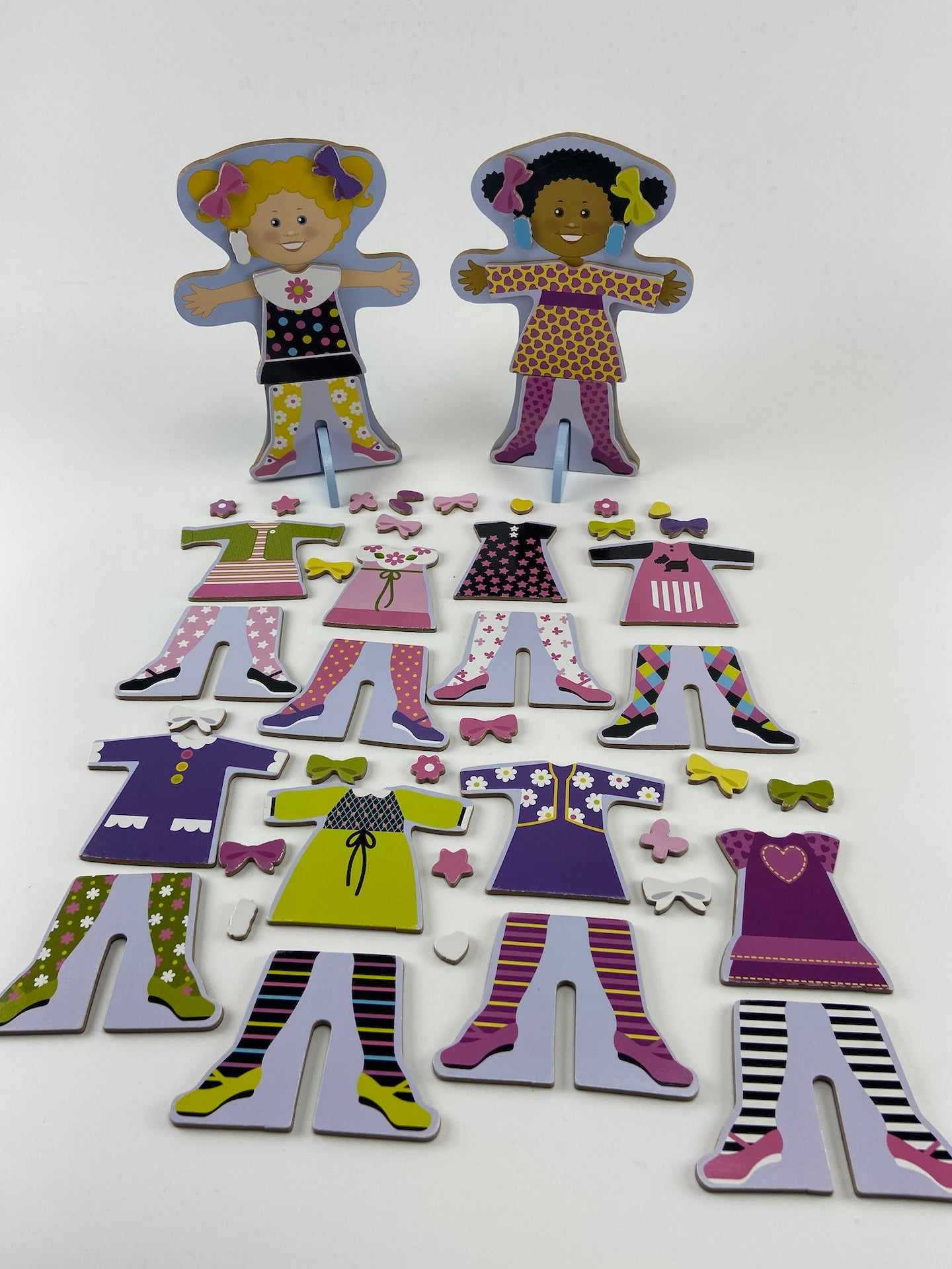 MELISSA & DOUG Set de bonecas com vestidos magnéticos