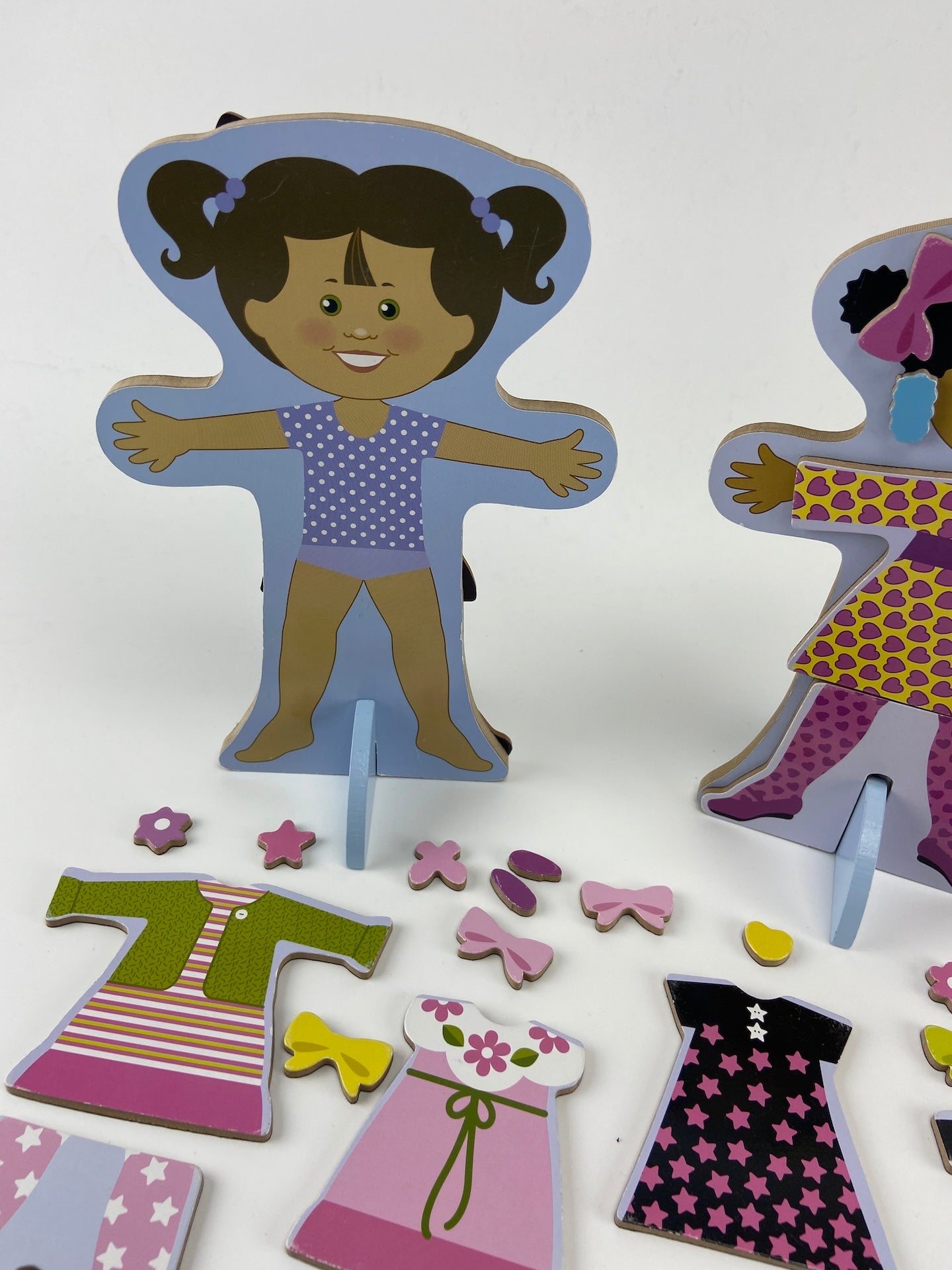 MELISSA & DOUG Set de bonecas com vestidos magnéticos