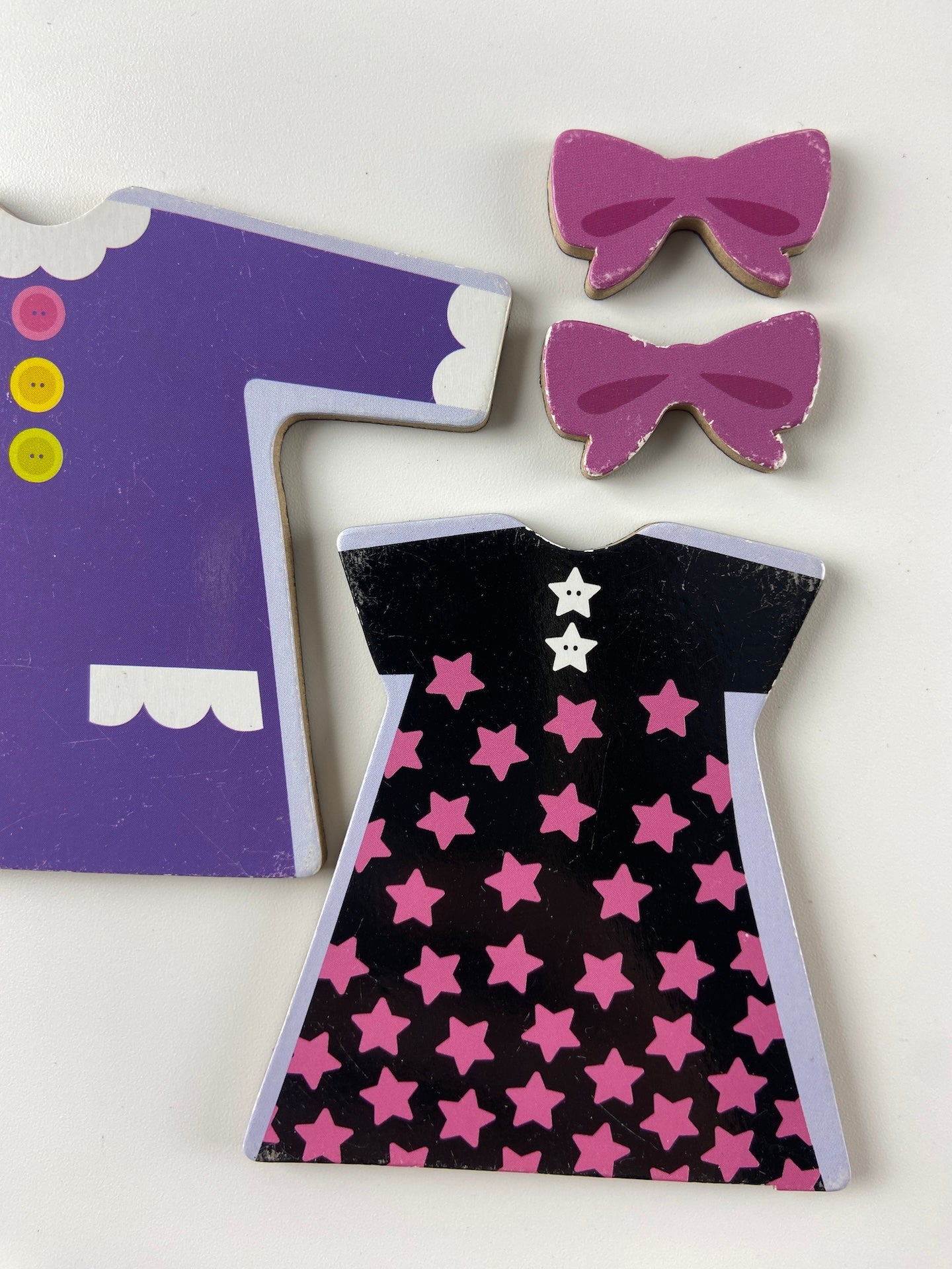 MELISSA & DOUG Set de bonecas com vestidos magnéticos
