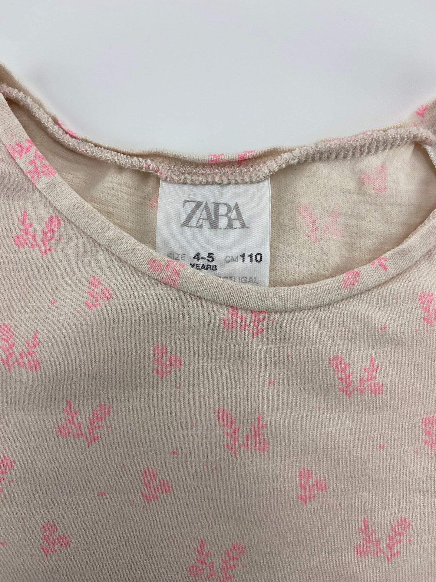 ZARA T-shirt com folho na manga
