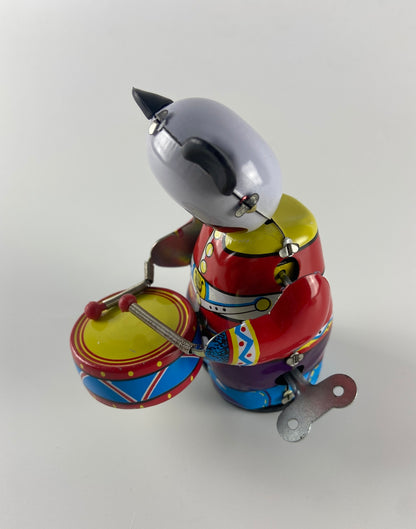 CLOCKWORK Panda Drummer | Panda ca tocar tambor em folha de metal