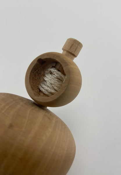 Pião de madeira com cordel
