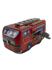 Carro dos bombeiros em folha de metal