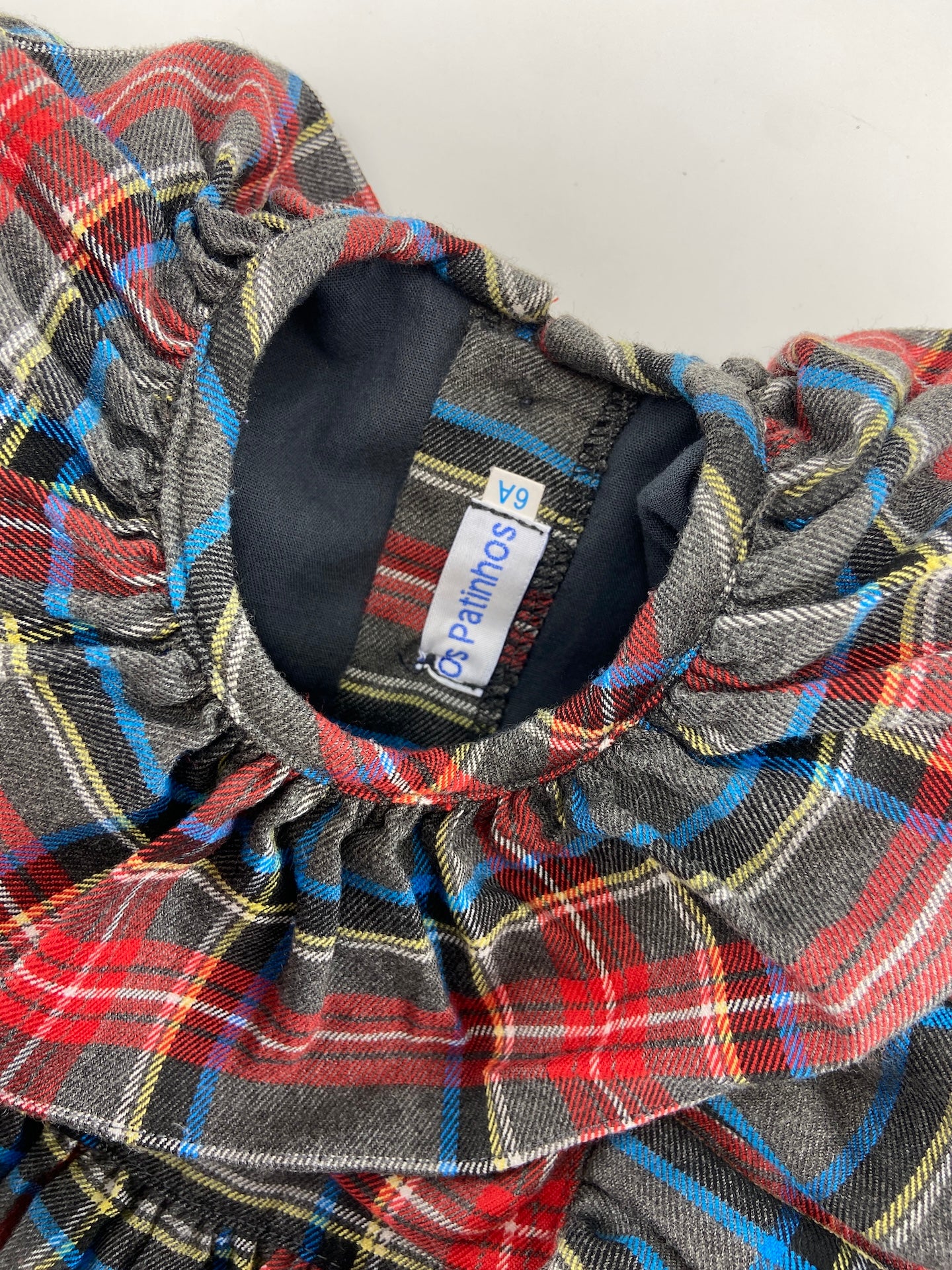 PATINHOS Vestido escocês com folhos