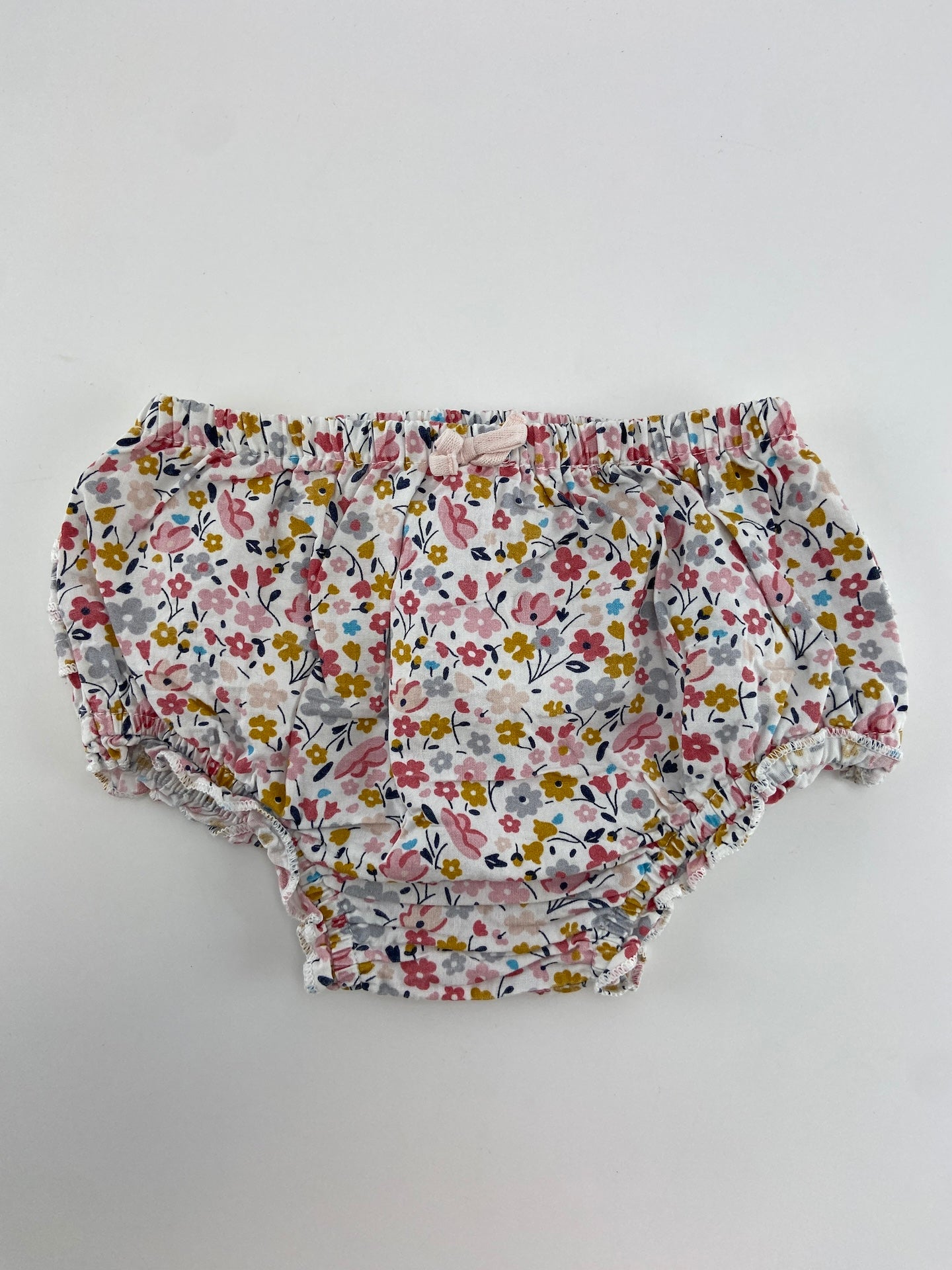 Tapa fraldas com flores