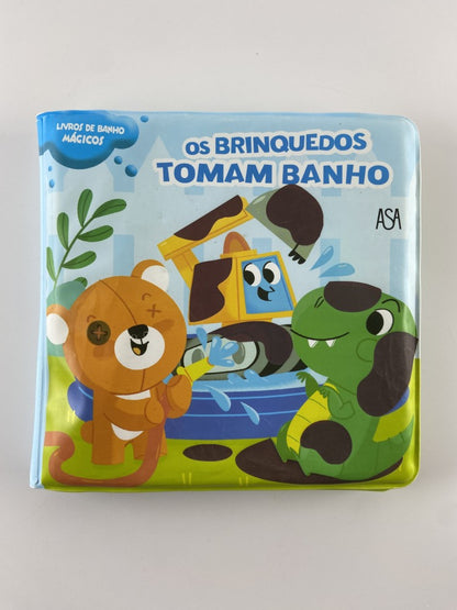 Os brinquedos tomam banho