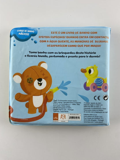 Os brinquedos tomam banho