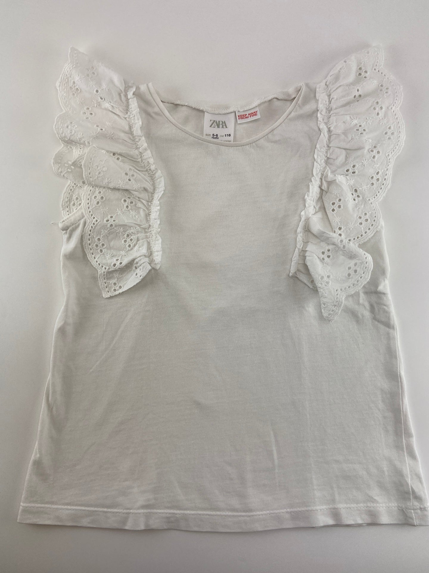 ZARA Top com folho nas mangas